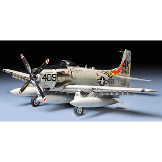 TAMIYA 1/48 A1H Skyraider USN, TAM61058 – Toy