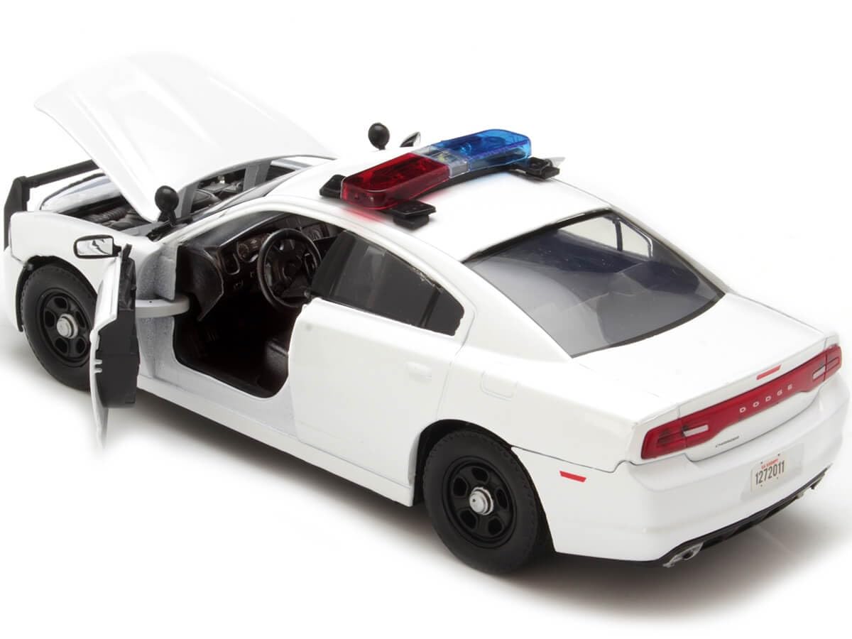 Motormax 2011 Dodge Charger Pursuit Police Car White with Flashing Light Bar, Front and Rear Lights and 2 Sounds 1/24 Diecast Model Car