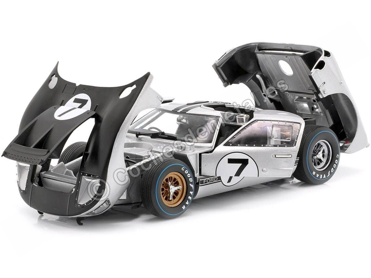 Shelby Collectibles SC404S 1966 Ford GT-40 MK 2 Silver No.7 1-18 Diecast Car Model