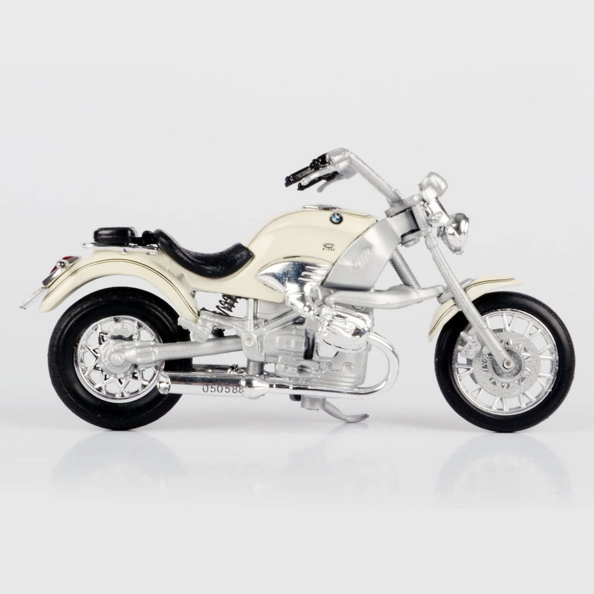 Motormax James Bond BMW R1200C Model Bike Motorcycle Tomorrow Never Dies 007 Edition 79845