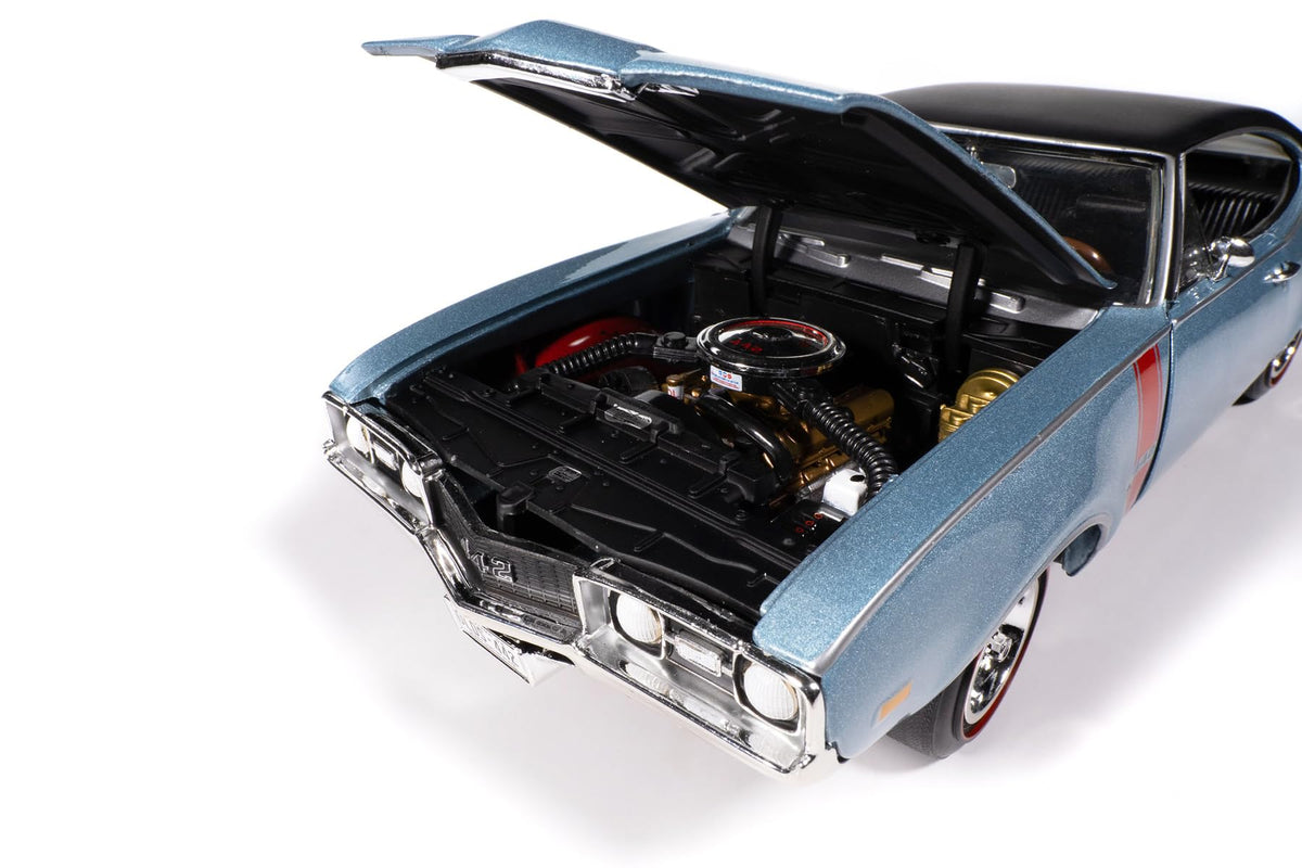 American Muscle 1968 Oldsmobile Holiday Coupe 442 Hemmings Muscle Machines - Code F Teal Frost 1/18 Scale Diecast