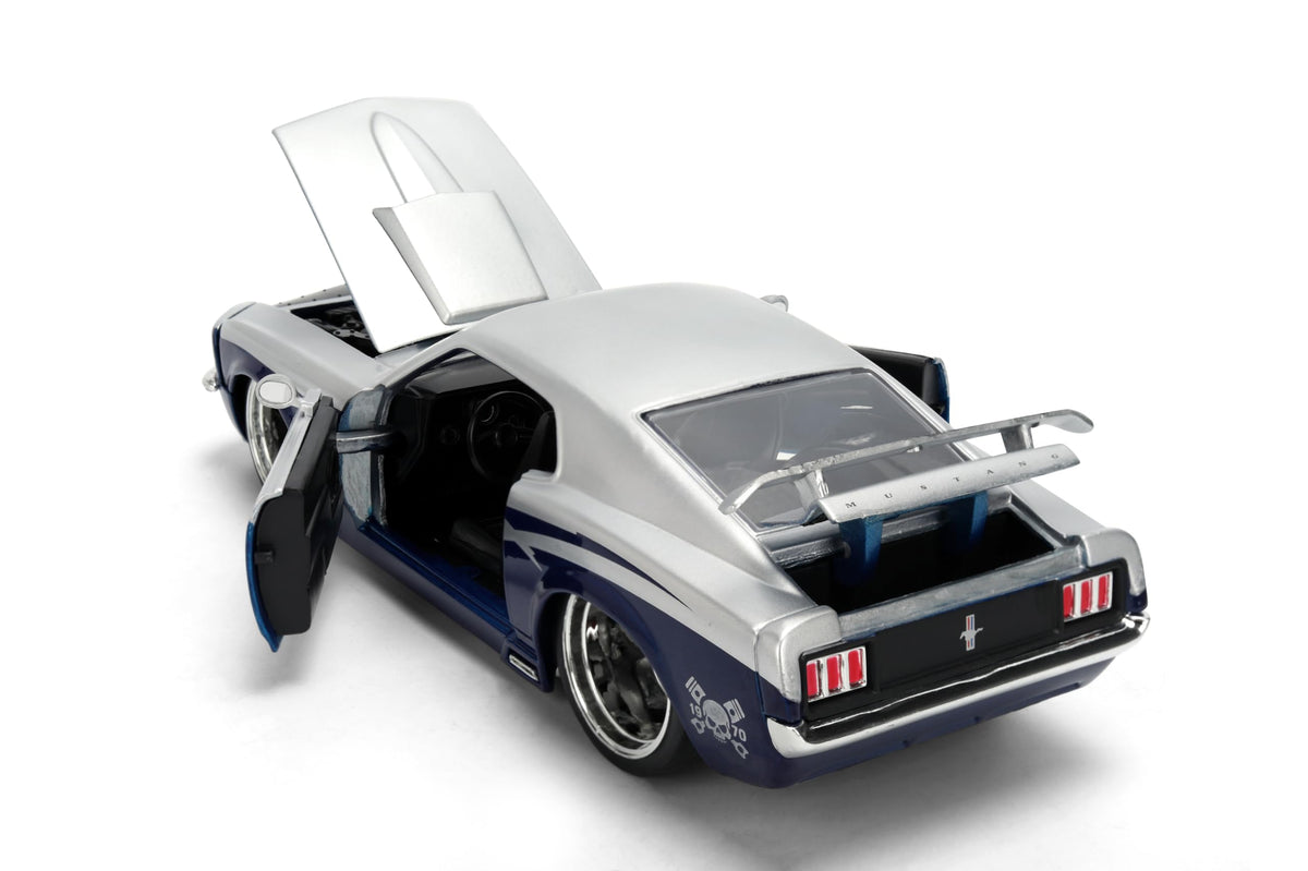 Jada Toys Bigtime Muscle 1:24 1970 Ford Mustang Boss 429 Die-cast Car – Opening Doors, Hood, Trunk, Rubber Tires(Silver/Blue)