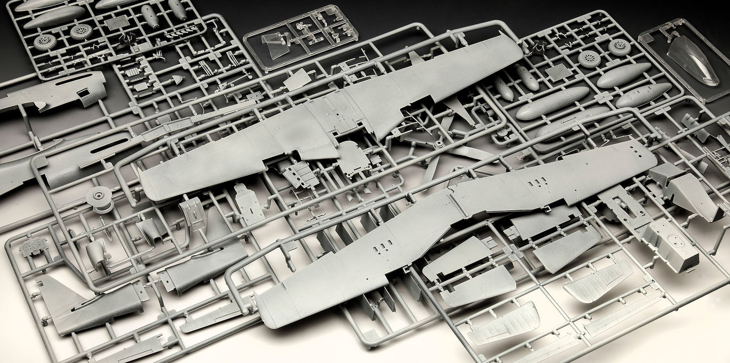 Revell 03944 - P-51D Mustang 1: 32 Scale